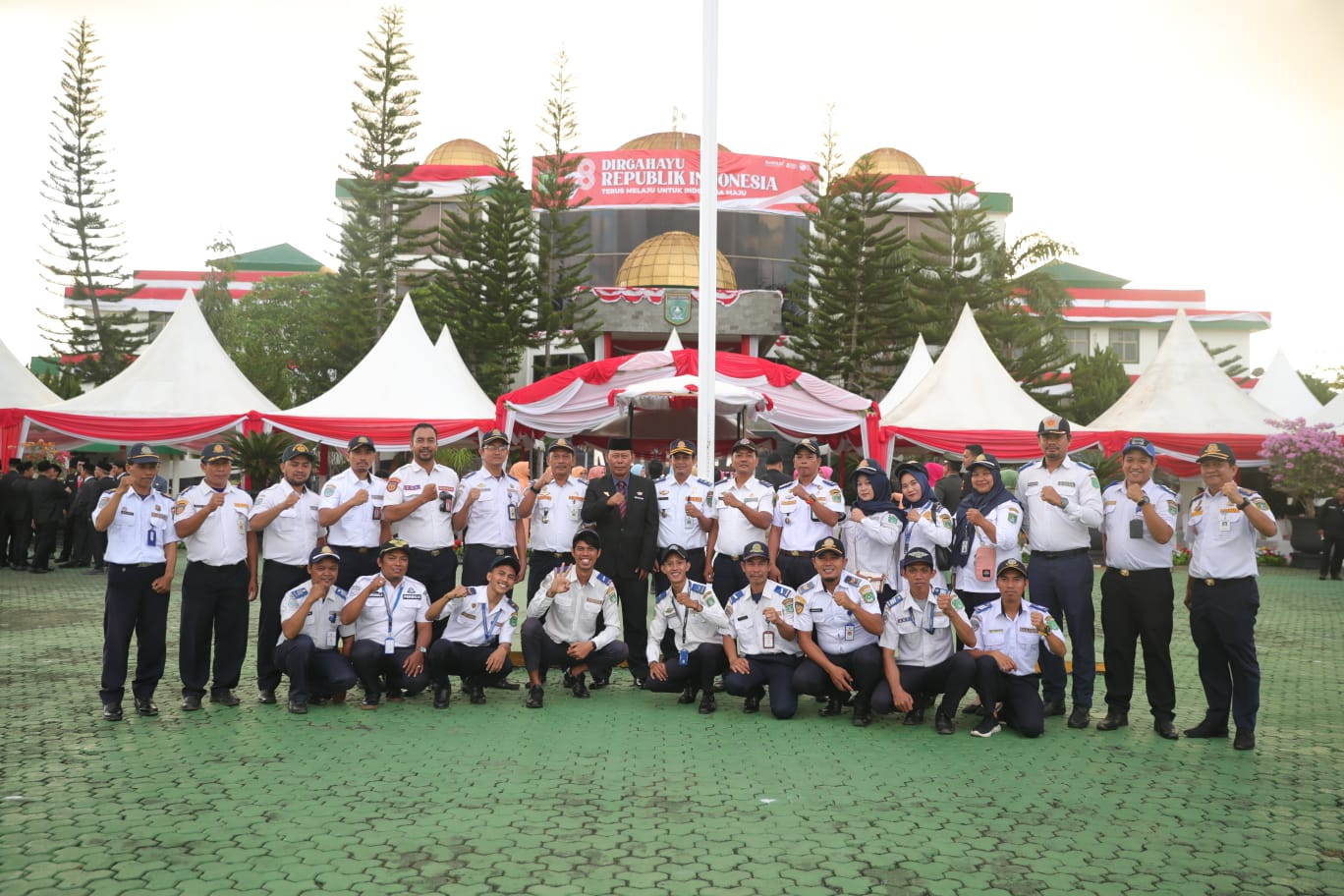 peringati Hari Perhubungan Nasional (Harhubnas) tahun 2023. Upacara berlangsung di Halaman Kantor Bupati Tanbu di Gunung Tinggi, Batulicin, Senin (18/9/2023).