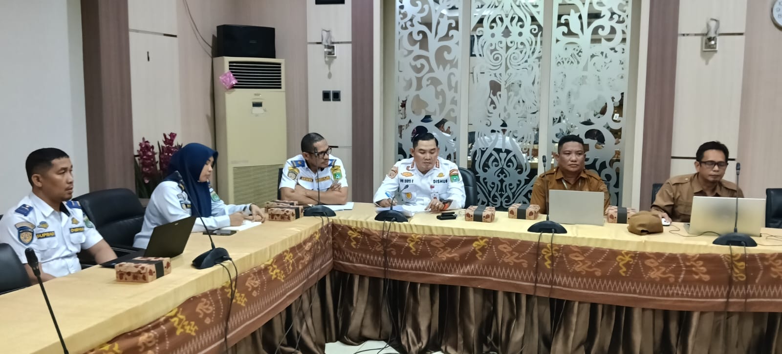 Rapat Kerja Komisi III DPRD Kabupaten Tanah Bumbu Bahas Tindak Lanjut Pengalihan Aset Pju Dari Disperkimtan Ke Dinas Perhubungan